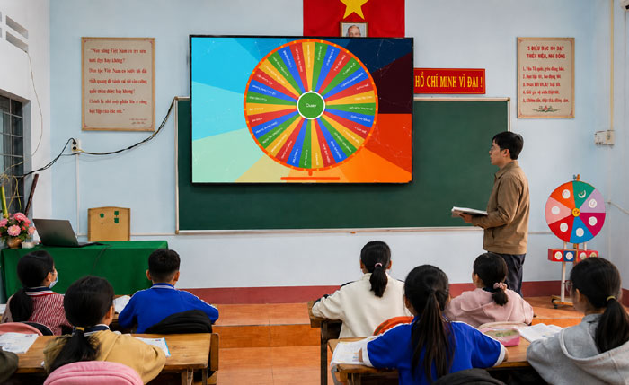 Tôi dùng vòng quay may mắn để gọi tên học sinh